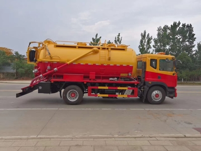 吸污车 现代城市环境卫生的重要守护者