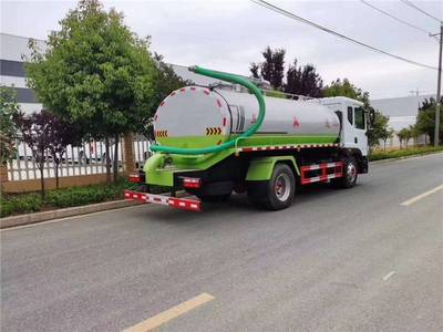 东风13方吸粪车 城市清洁与环卫作业的坚实力量